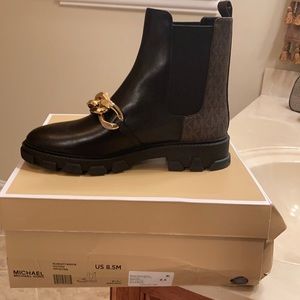 Michael kors scarlet bootie size 8.5M New with box